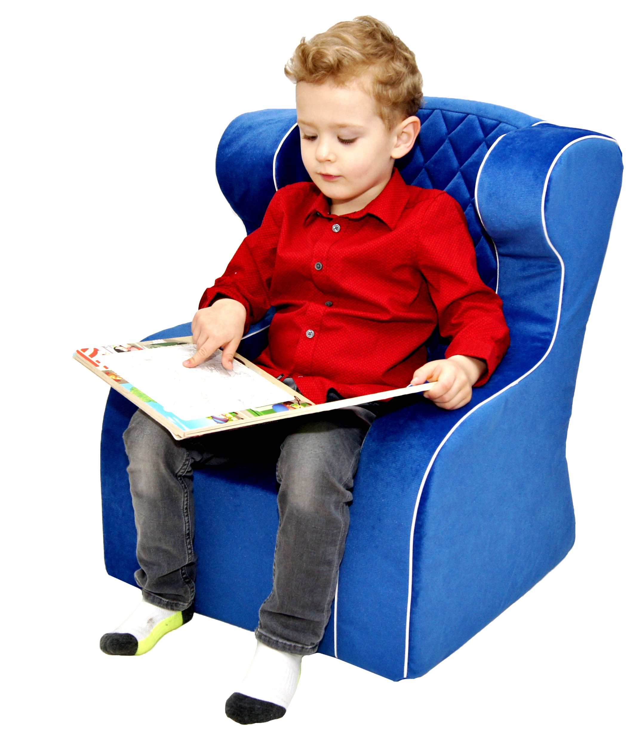 Можно ли кресло ребенку 7 лет. Ребенок в кресле. Детское кресло. Мягкое кресло для детей. Маленькое кресло для ребенка.