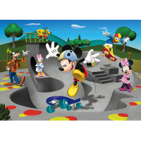 Dětská fototapeta DISNEY - Mickey Mouse s kamarády na skejtech - 155x110 cm
