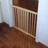 Zabezpečující branka do dveří nebo na schody