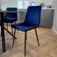 Tmavě modrá čalouněná židle Velvet DEXTER