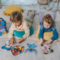 TREFL Wood Craft Junior puzzle Ve světě Mickeho Mouse 50 dílků