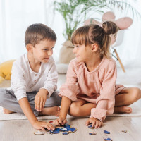 TREFL Wood Craft Junior puzzle Ve světě Mickeho Mouse 50 dílků