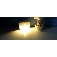 Noční LED lampa s pohybovým senzorem