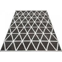Kusový koberec BALI Triangles - tmavě šedý/bílý