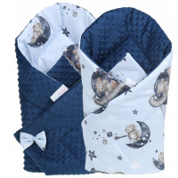 Oboustranná zavinovačka pro miminka 80x80 cm BABYMAM PREMIUM - Medvídci ve vesmíru s tmavě modrou minky