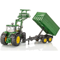 Bruder Traktor John Deere 7R 350 s čelním nakladačem a tandemovým přepravním přívěsem