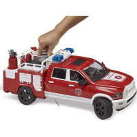 Bruder RAM 2500 Hasičský vůz se světelným a zvukovým majákem