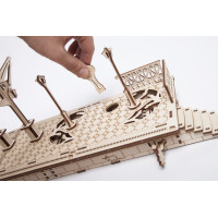 Ugears 3D dřevěné mechanické puzzle Železniční nástupiště