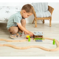 Bigjigs Rail Stodola na kolejích