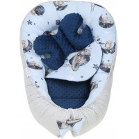 Oboustranné hnízdečko (kokon) pro miminko - BABYMAM PREMIUM set 7v1 - Medvídci ve vesmíru s tmavě modrou minky
