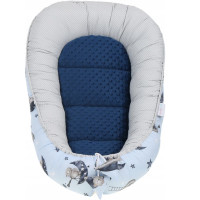 Oboustranné hnízdečko (kokon) pro miminko - BABYMAM PREMIUM set 7v1 - Medvídci ve vesmíru s tmavě modrou minky