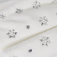 Povlak na polštář SPARKLE Vločky - imitace kožešiny - 45x45 cm - bílý/stříbrný