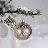 Vánoční závěsné baňky na stromeček FESTIVE 6 cm - 16 ks - bílé/zlaté
