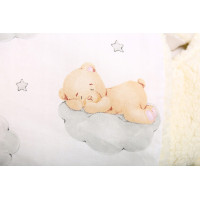Plyšová zavinovačka s kapucí BABYMAM do autosedačky - Medvídek v oblacích/beránek ecru