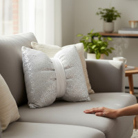 Dekorační polštář GLAM SHINE 40x40 cm - bílý/stříbrný