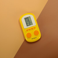 Přenosná elektronická arkádová herní konzole - žlutá