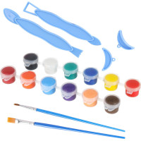 Hrnčířský kruh s hlínou a barvami