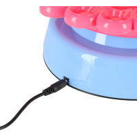 Hrnčířský kruh s hlínou a barvami