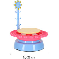 Hrnčířský kruh s hlínou a barvami
