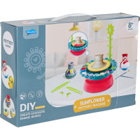 Hrnčířský kruh s hlínou a barvami