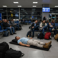 Skládací podložka SURVIVAL s polštářem - 180x50 cm - černá