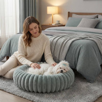 Pelíšek pro psy a kočky ROYAL LOUNGE 90 cm - šalvějový