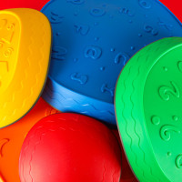 Senzorická Montessori stezka Říční kameny pro trénink rovnováhy 5 prvků - barevná