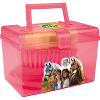 Lena Sada péče o koně v boxu