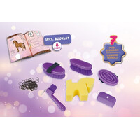 Lena Sada péče o koně v boxu