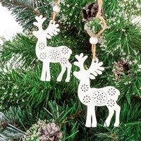 Vánoční závěsné ozdoby na stromeček ze dřeva 2 ks - bílí sobíci