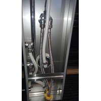 Zadní část sprchového panelu