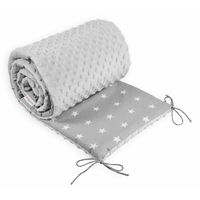 Ochranný mantinel do postýlky 180x30 cm BABYMAM PREMIUM - Malé bílé hvězdičky s šedou minky