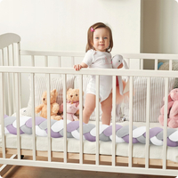 Chránič na dětskou postel pletený do copu RICO 300 cm - fialovo-šedý