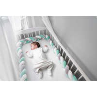 Chránič na dětskou postel pletený do copu RICO 300 cm - mátovo-šedý