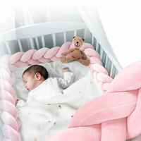 Chránič na dětskou postel pletený do copu RICO 300 cm - růžový