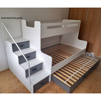 Dětská patrová postel s rozšířeným spodním lůžkem a přistýlkou MAXÍK 3 bílo-šedá - 200x120 cm