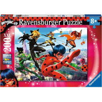 RAVENSBURGER Puzzle Kouzelná Beruška a Černý Kocour XXL 200 dílků