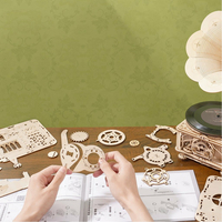 ROBOTIME Rokr 3D dřevěné puzzle Klasický gramofon 424 dílků