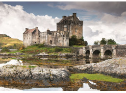 RAVENSBURGER Puzzle Impozantní hrady a zámky: Eilean Donan Castle, Velká Británie 1000 dílků