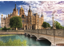 TREFL Puzzle Zámek na ostrově 1000 dílků