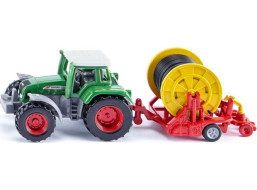 Traktor se zavlažovacím navijákem