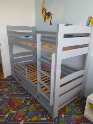 Dětská patrová postel z masivu borovice CYRIL s přistýlkou a šuplíky - 200x90 cm - ŠEDÁ