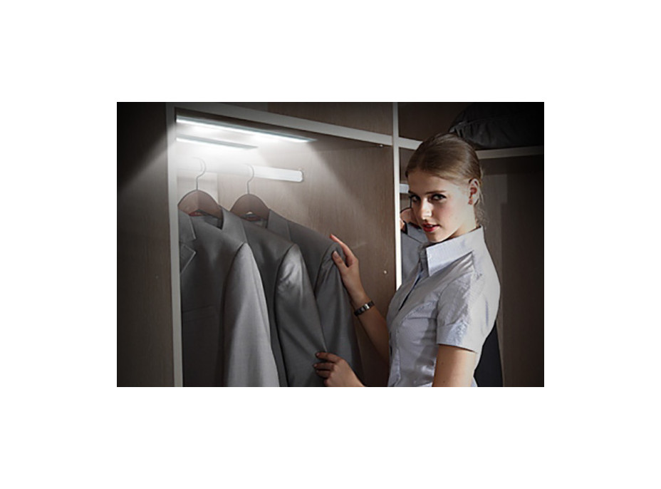 LED světelný pás s pohybovým senzorem, 1m, 4x AAA