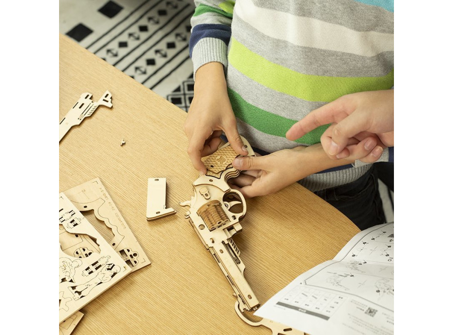 ROBOTIME Rokr 3D dřevěné puzzle Revolver Corsac M60 102 dílků