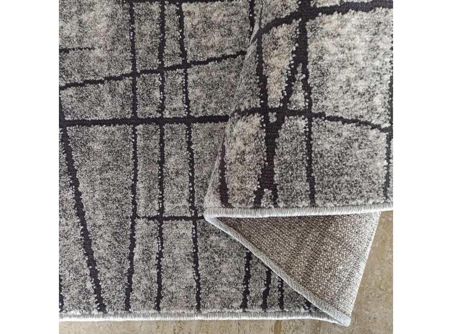 Kusový koberec MAGNE - tmavé linky - šedý