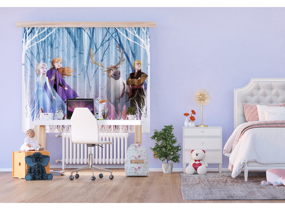 Dětský závěs FROZEN 2 v lese 180x160 cm