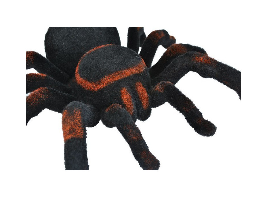 Strašidelná tarantule na dálkové ovládání