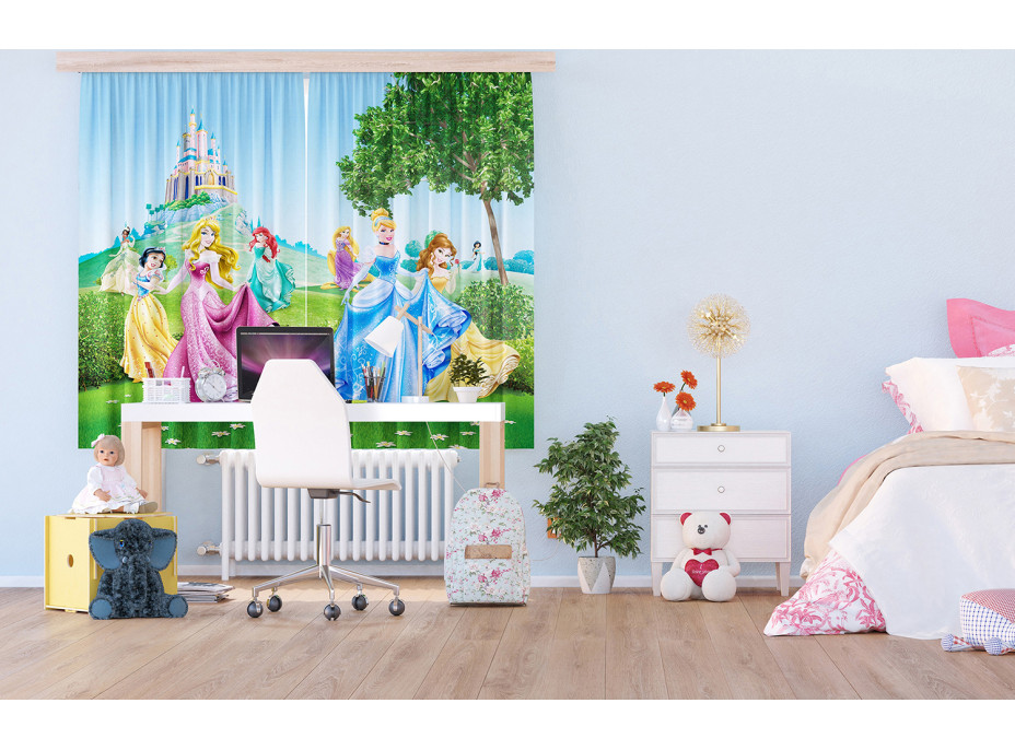 Dětský závěs DISNEY - Princezny na květinové louce - 180x160 cm