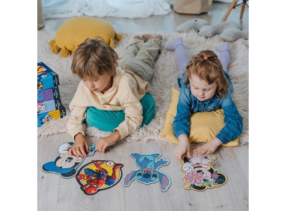 TREFL Wood Craft Junior puzzle Ve světě Mickeho Mouse 50 dílků