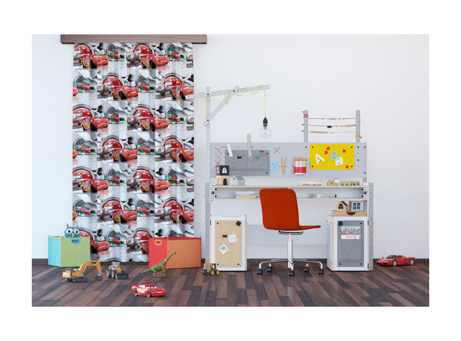Dětský závěs DISNEY - CARS - Blesk McQueen - 140x245 cm